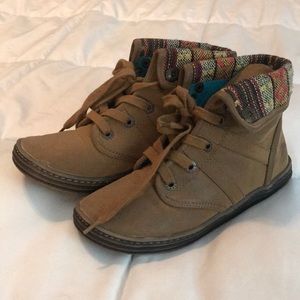 Blowfish 🐡 Boots 👢